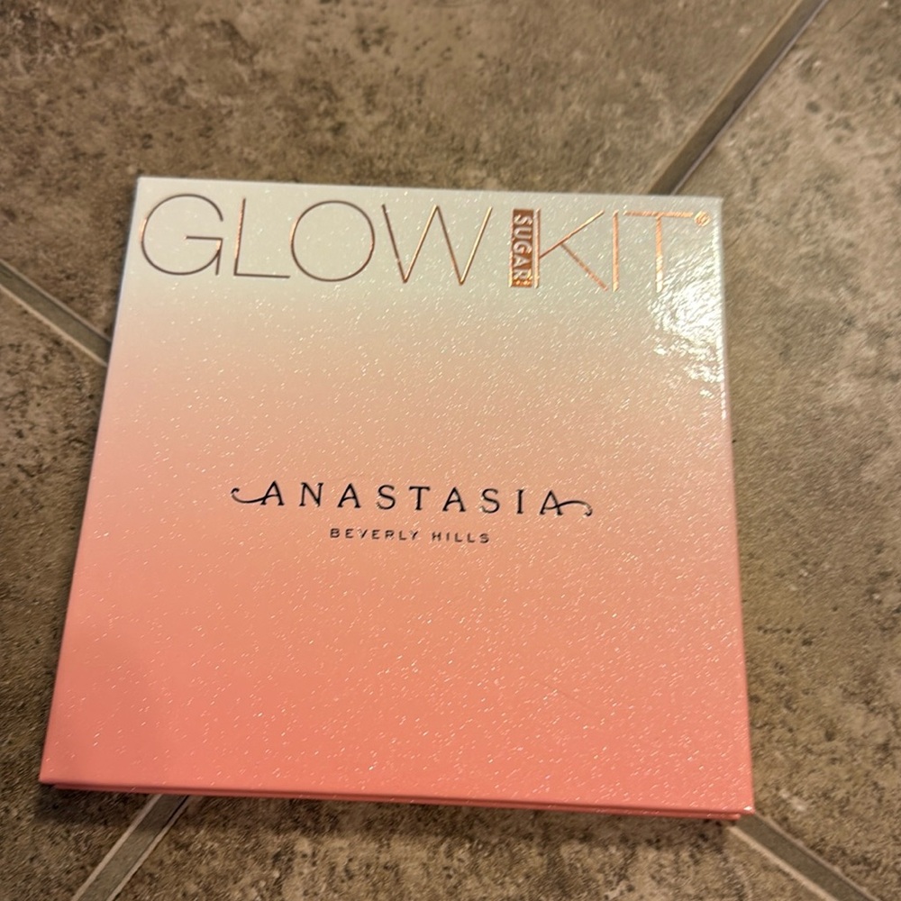 BRAND NEW Anastasia Glow Kit